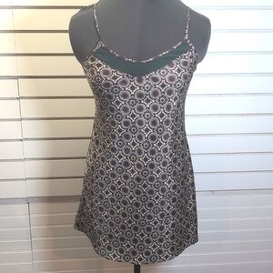 Val Mode Vintage Jacquard Lingerie Slip Size Small EUC